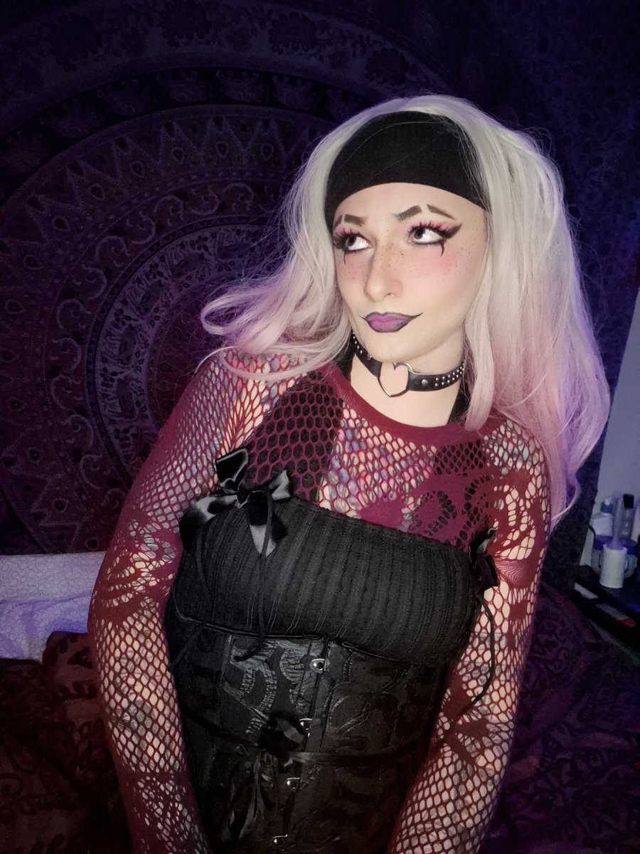 Jade_Madz's tweet photo. serving soft chaos in lace and gloss… sweet until I decide not to be 🖤✨ https://t.co/MaHCQcP9vl
