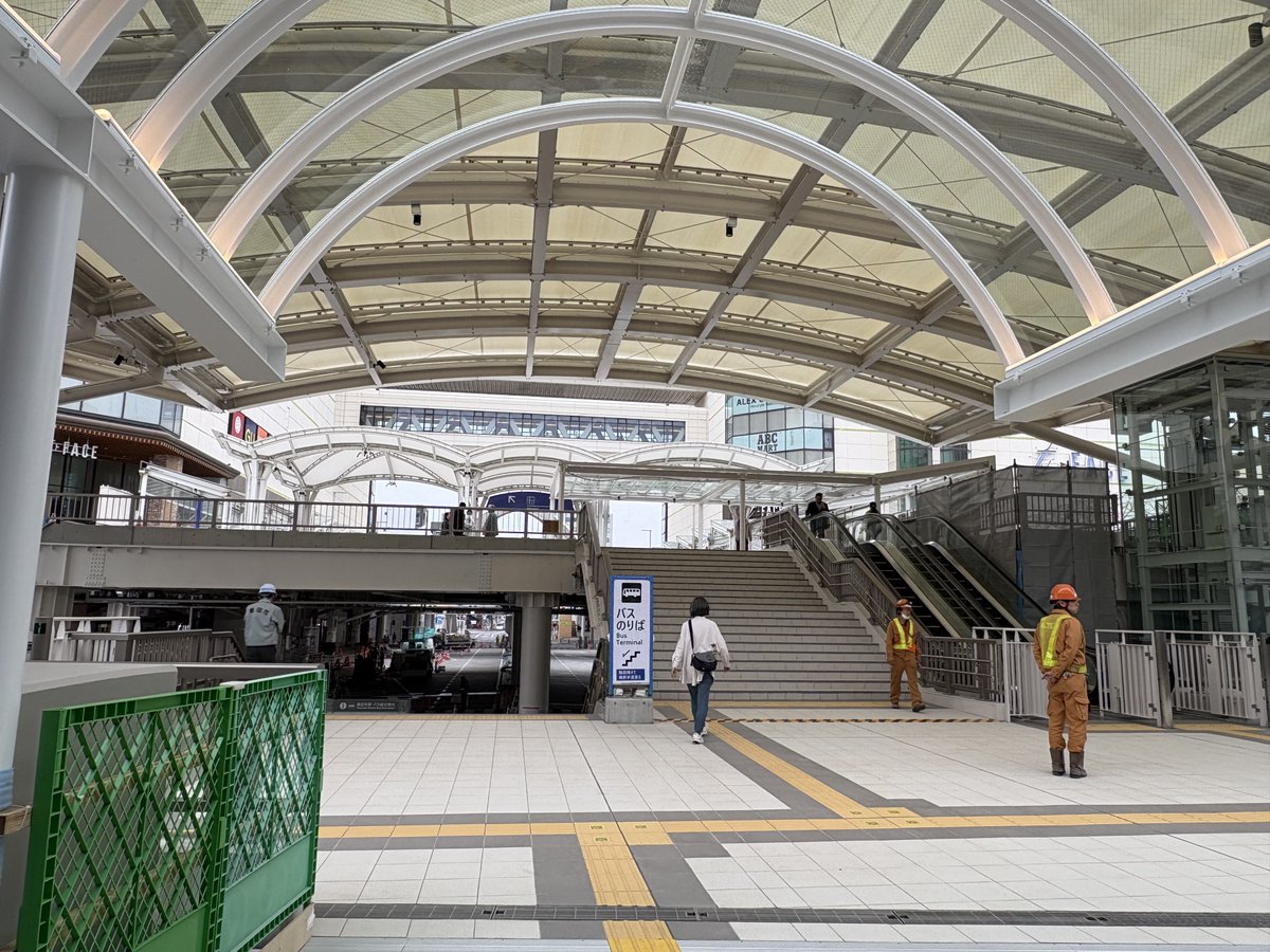 【お知らせ】
本日午前11時に豊田市駅西口デッキが開通しました！
耐震補強やバリアフリー化により、デッキが歩きやすくなりました。
ぜひご利用ください✨

豊田市駅西口の工事情報や交通規制情報等はこちら👇
city.toyota.aichi.jp/shisei/gyoseik…