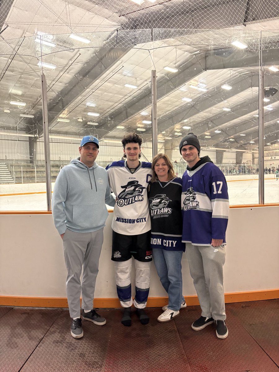 TheMango32's tweet photo. What a ride! What a great hockey career! So proud of ya bud! #lawzforlife https://t.co/ra0u1iN4ji