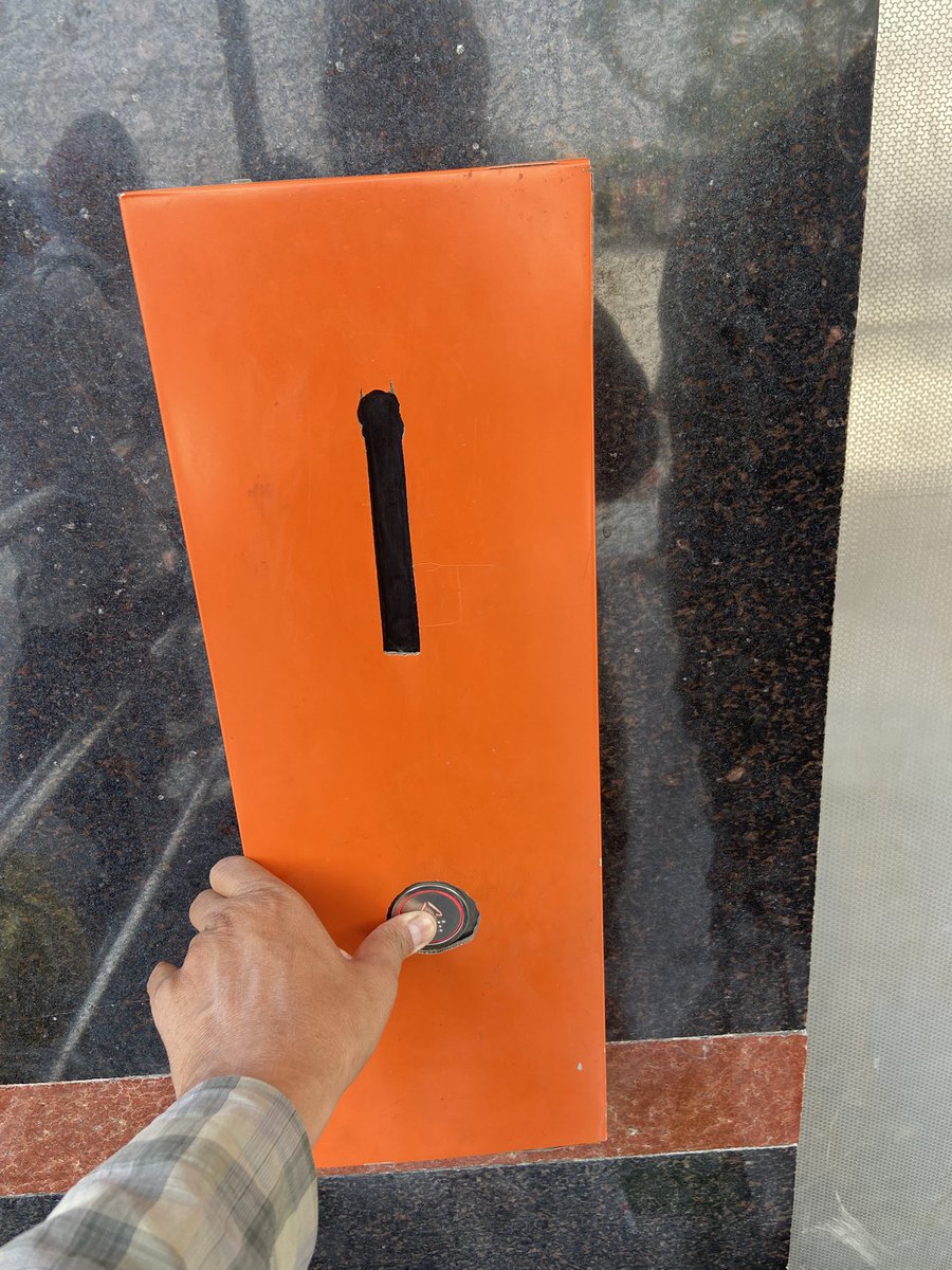 Seraj_IITR's tweet photo. Hey @RailwaySeva @RailMinIndia , For what purpose this showpiece (lifts) is installed when it is useless &amp; elderly passengers are forced climb 🧗 railway bridge via staircase only at Platform No-1 of Bettiah Station (BTH). Most of the times, this showpiece is non-operational. https://t.co/sA349HC3Fd