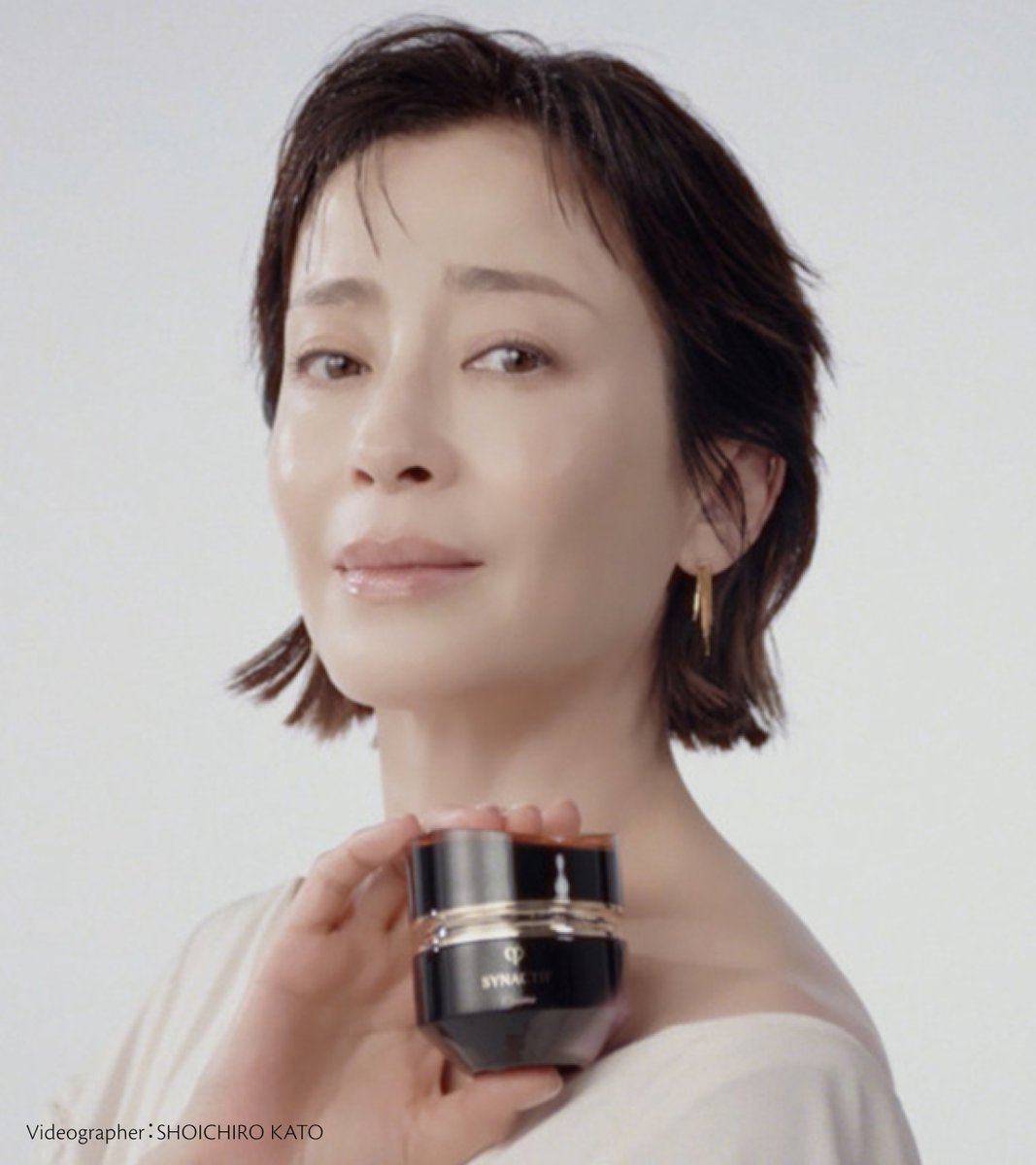 cledepeau_japan's tweet photo. ◤シナクティフが彩る
宮沢りえの研ぎ澄まされた美しさ◢

Harper’s BAZAARにてクレ・ド・ポー ボーテ最高級ラインのシナクティフを特集。

内なる美の輪郭を研ぎ澄ます。

先進サイエンスとリンパに沿った独自メソッド、そして独自の希少成分でくっきりと冴えわたる印象美へ➤https://t.co/Lxzvspmi4o https://t.co/sNizYmA27b