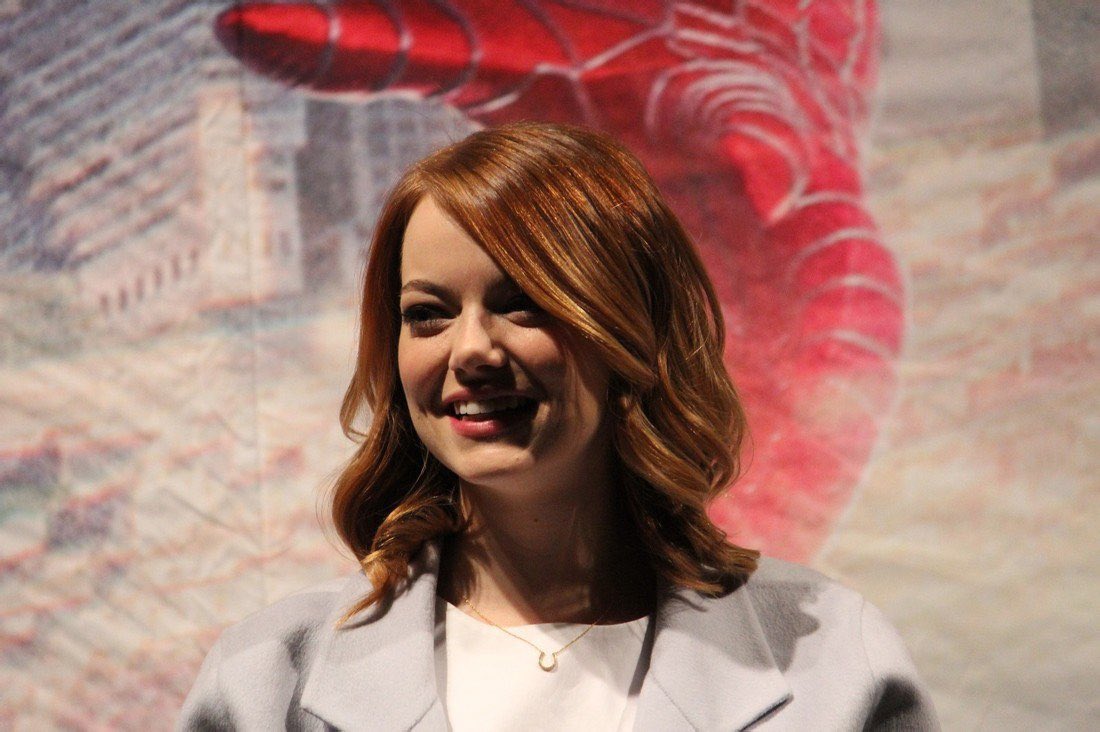 emma stone throwbacks| fan account tweet media