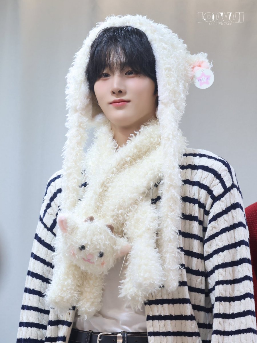 J1YUNSEO's tweet photo. 251213 🐑

#지윤서 #JIYUNSEO #ユンソ #チユンソ https://t.co/4SDJsrkPWC
