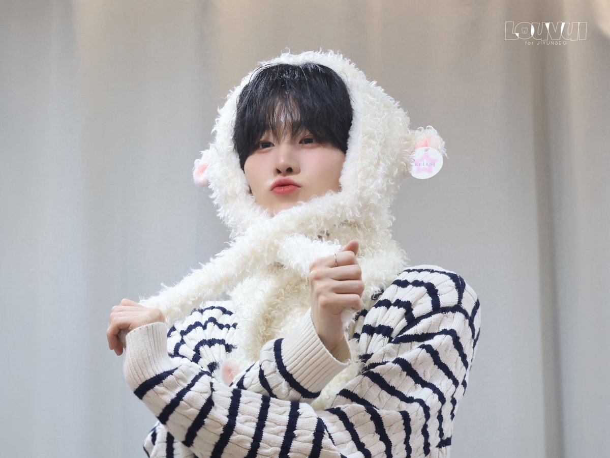 J1YUNSEO's tweet photo. 251213 🐑

#지윤서 #JIYUNSEO #ユンソ #チユンソ https://t.co/4SDJsrkPWC