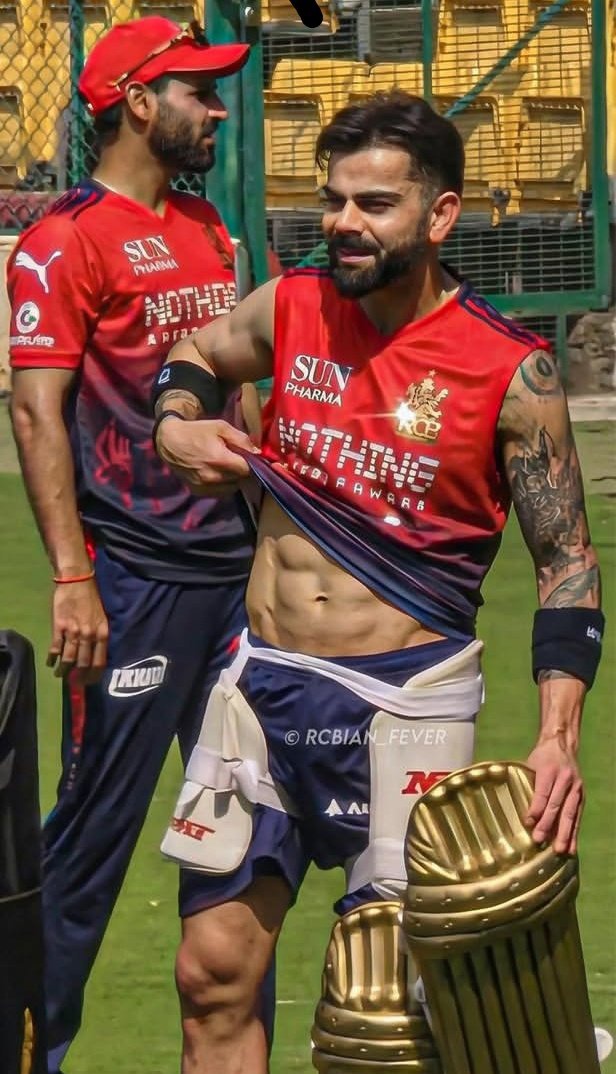 sssrrrrrz's tweet photo. Ananya birla now owns virat kohli 🥵 https://t.co/8dTSS44k6l