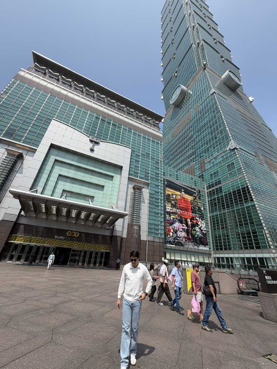 MLindayag's tweet photo. Me &amp; Taipei 101 again after 2 months✨ https://t.co/QHil1SrpcQ