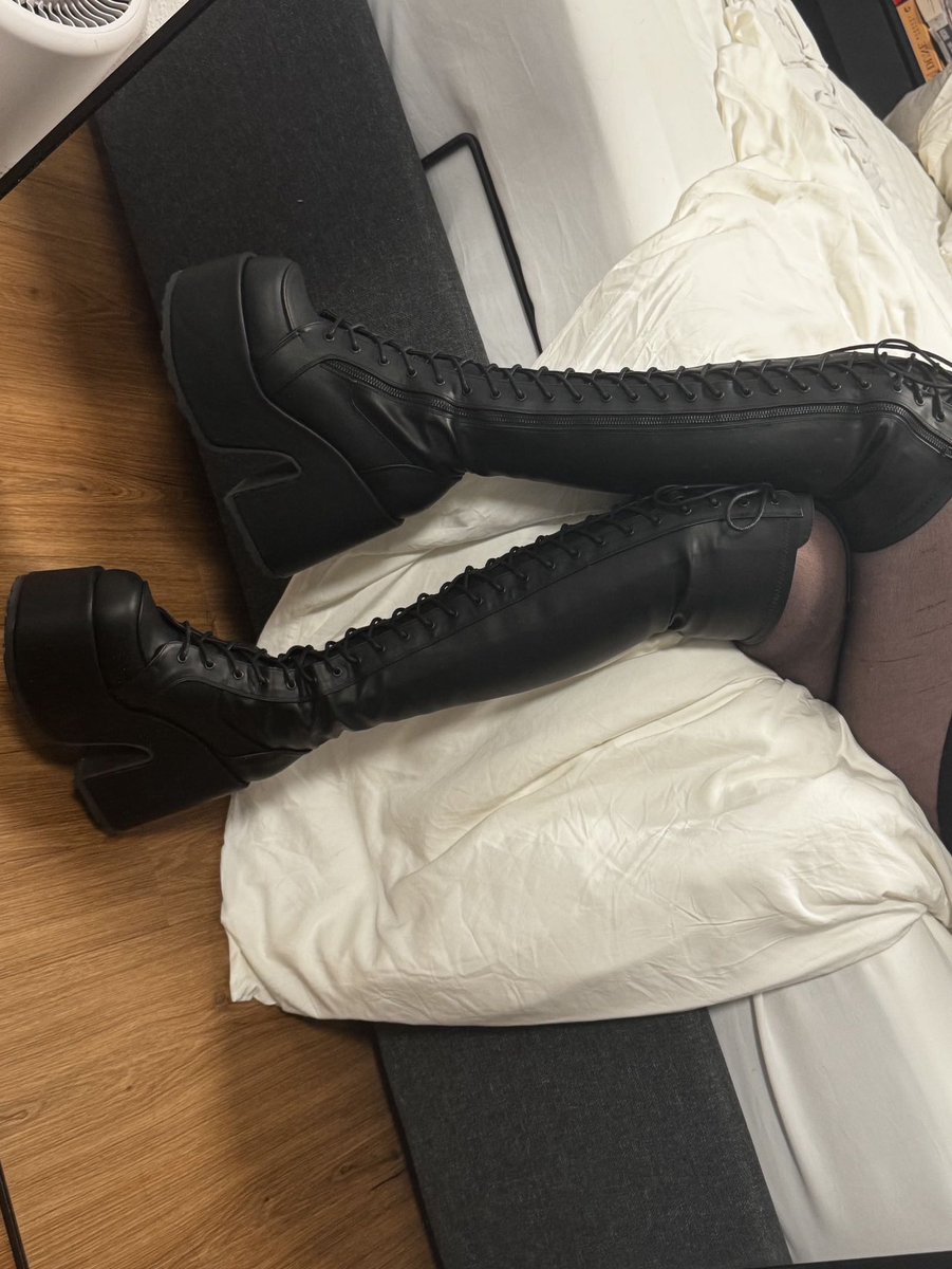 𝕰𝖒𝖆𝕬𝖍𝖗𝖎 🦇 tweet media