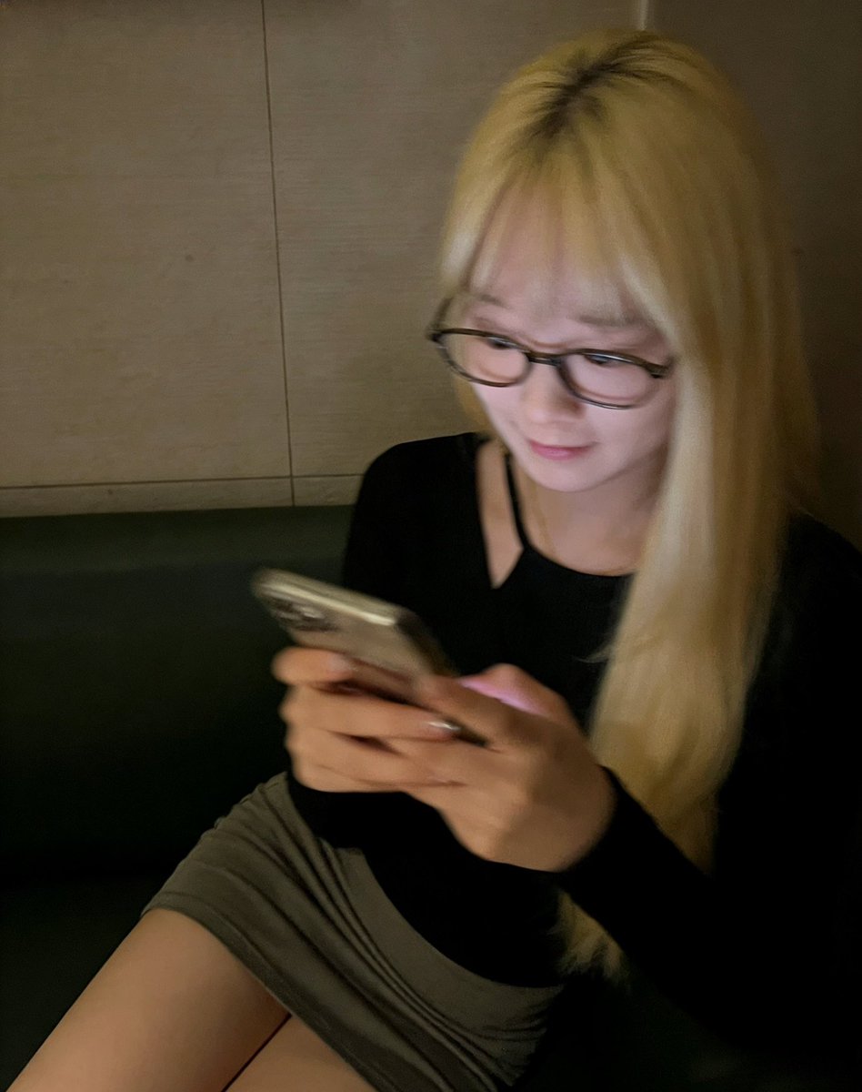 xtt8902's tweet photo. 金发好美 https://t.co/wt3rUoJfXz