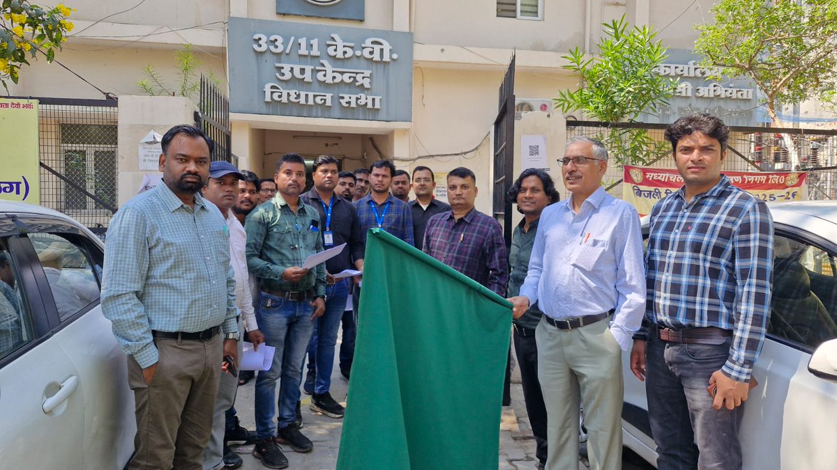 EEMeterLCZ's tweet photo. आज दिनांक 25.03.2026 को आदरणीय अधीक्षण अभियंता (वाणिज्य) एवं अधिशासी अभियंता (मीटर), लoमoक्षेo,लखनऊ के नेतृत्व में स्मार्ट प्रीपेड मीटर में नेगेटिव बैलेंस पर विच्छेदित किए गए संयोजनों की जांच हेतु मीटर वर्टिकल की टीम को हरी झंडी दिखाकर रवाना किया गया। @Mvvnlcisgomti2  @SEEUDCIII3 https://t.co/SMSxR6hMzP