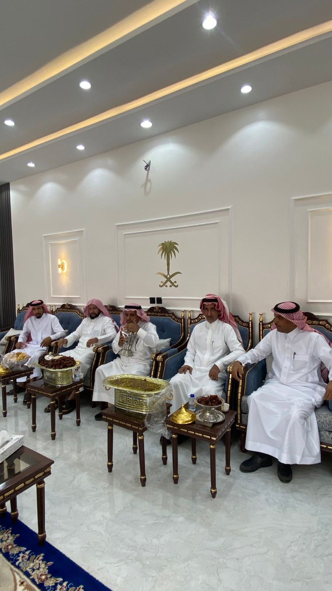 mlbnra's tweet photo. بمناسبةعيد الفطر المبارك لعام ١٤٤٧هـ قاموا ذوي صبح من العجارمة بزيارة معايدة ومحبة وإخاء للشيخ فريح منور بن خزيم بديوانه العامر بمركز الخفيج وقد لقيهم الشيخ فريح بن خزيم بطيب الحفاوةوالترحاب وقد شكر الجميع الشيخ فريح على حسن الاستقبال وكرم الضيافةالأصيل النابع من الأصالةالعبسية. https://t.co/V3uUoLObiW