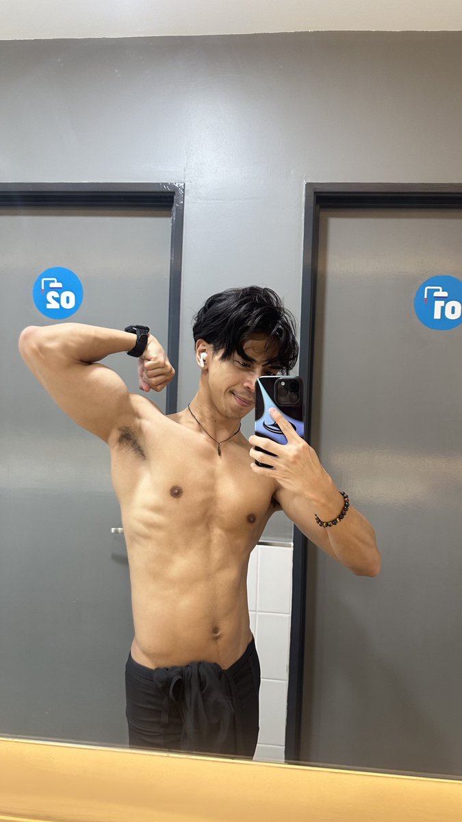 eszrelle tweet media