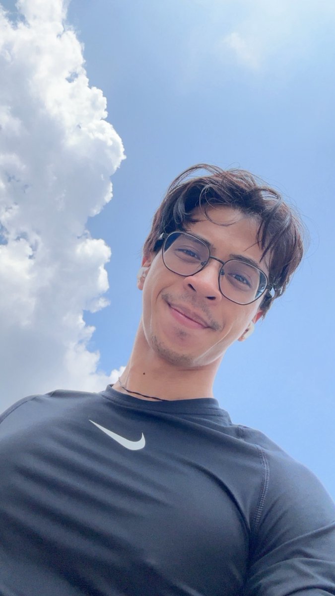 eszrelle tweet media