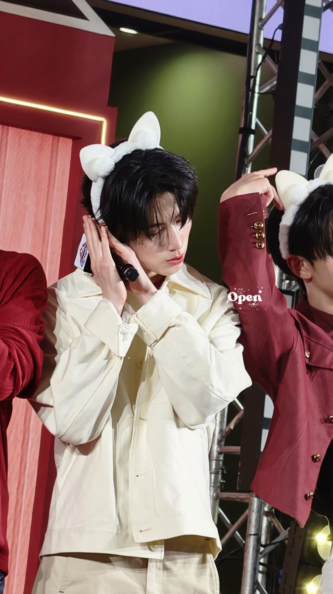 Open 🩵🐬✨💫🤏 tweet media