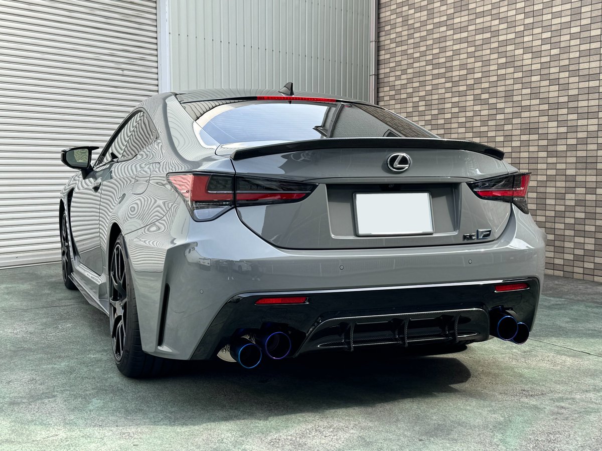 LEMS_JP's tweet image. 【T様 RCF】

ファイナルエディションにチタンマフラーを装着🧑‍🔧
カーバイドグレーにチタングラデーションが美しく映えます✨
低回転は心地よい低音、高回転では伸びやかなサウンドに♪

T様、この度はご来店誠にありがとうございました。

#LEMS #icode #RCF #LEXUS #チタンマフラー
