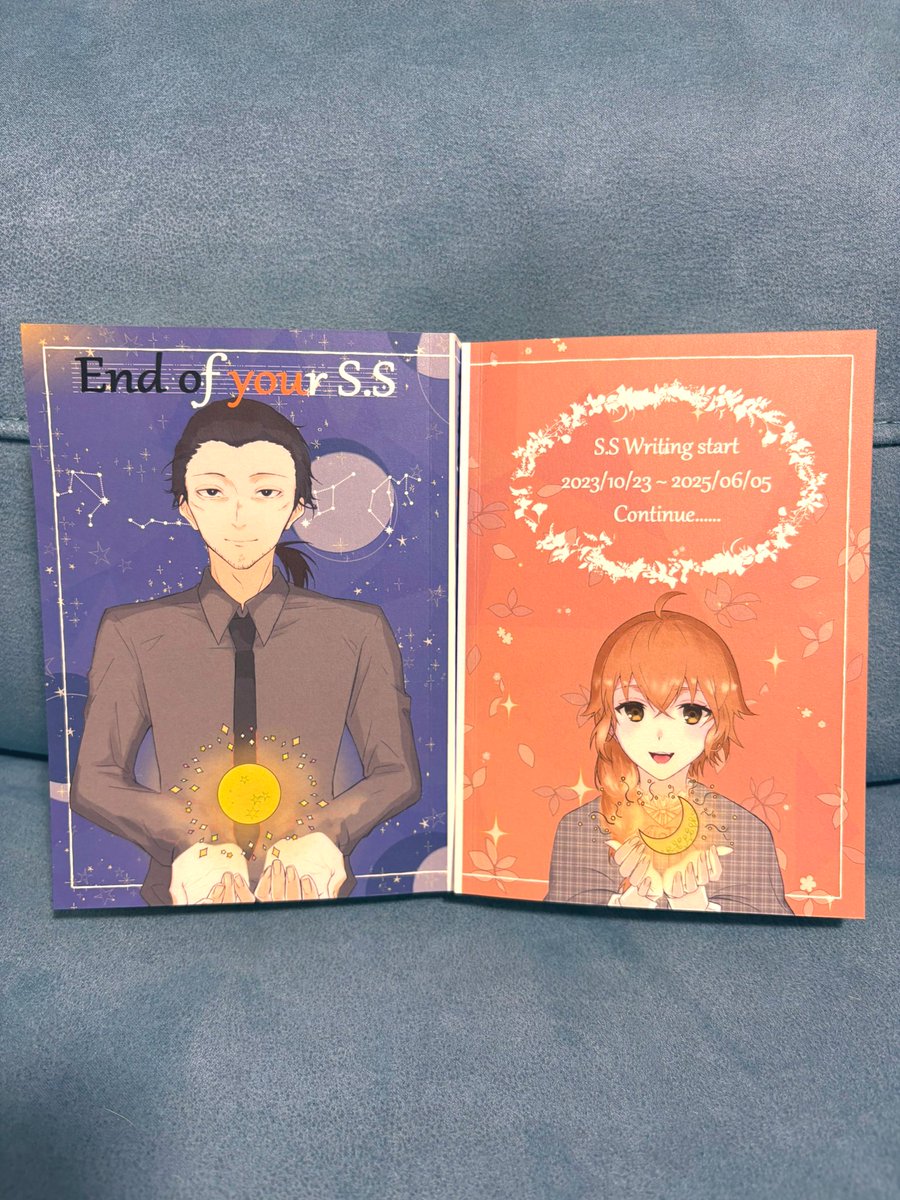 vv18410137's tweet photo. できたできた〜〜〜！！SS30本集録した、うちよそSSまとめ本！！今回も表紙絵、タイトルロゴ、内部ロゴデザイン等、三なすさんにお世話になりました！本当にありがとうございます！！
めちゃくちゃ綺麗！可愛い！エモい！分厚い！！
表紙の終陽どっちも最高すぎんか……？？お互いの概念持ってるの…… https://t.co/tmh5lUk6fY