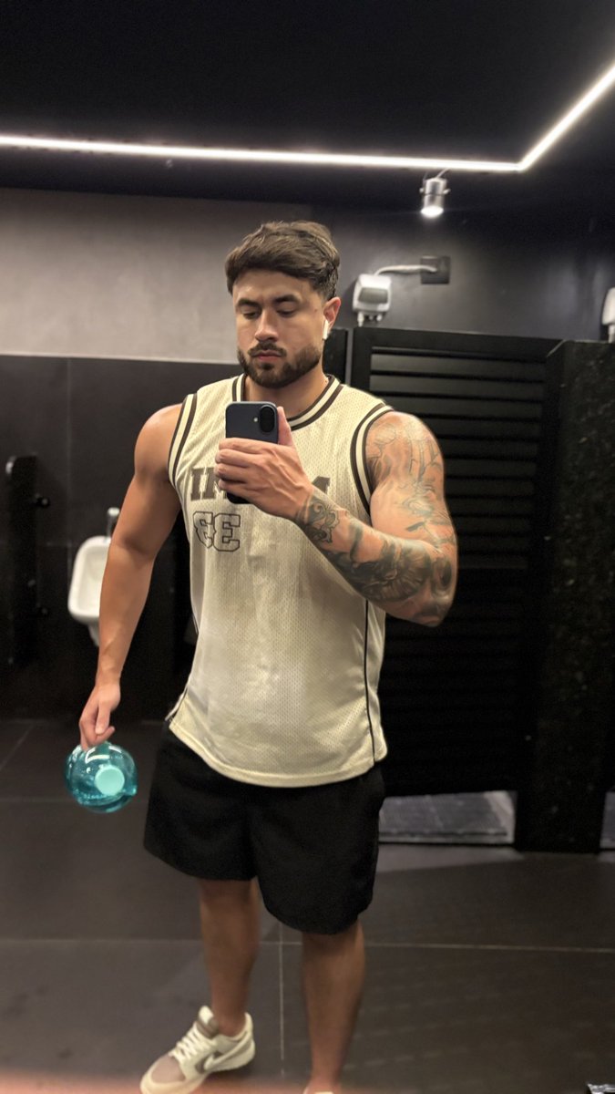Findom GG7 tweet media