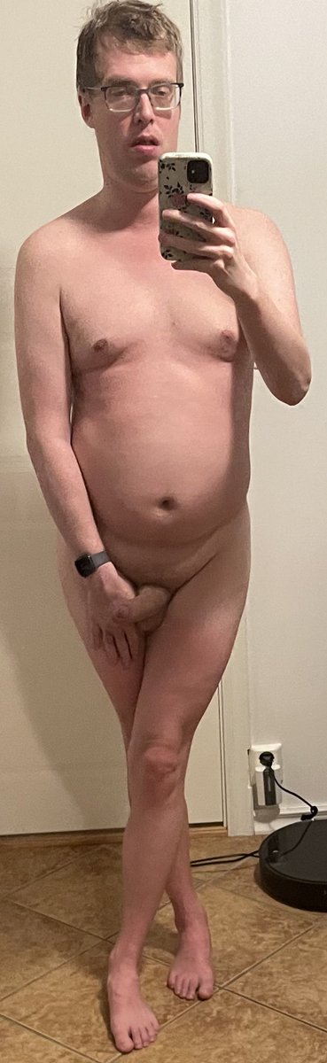 BFeet93's tweet photo. I’m just got naked, showing my tan lines and my hard cock🍆 https://t.co/yaZxZt3XKg
