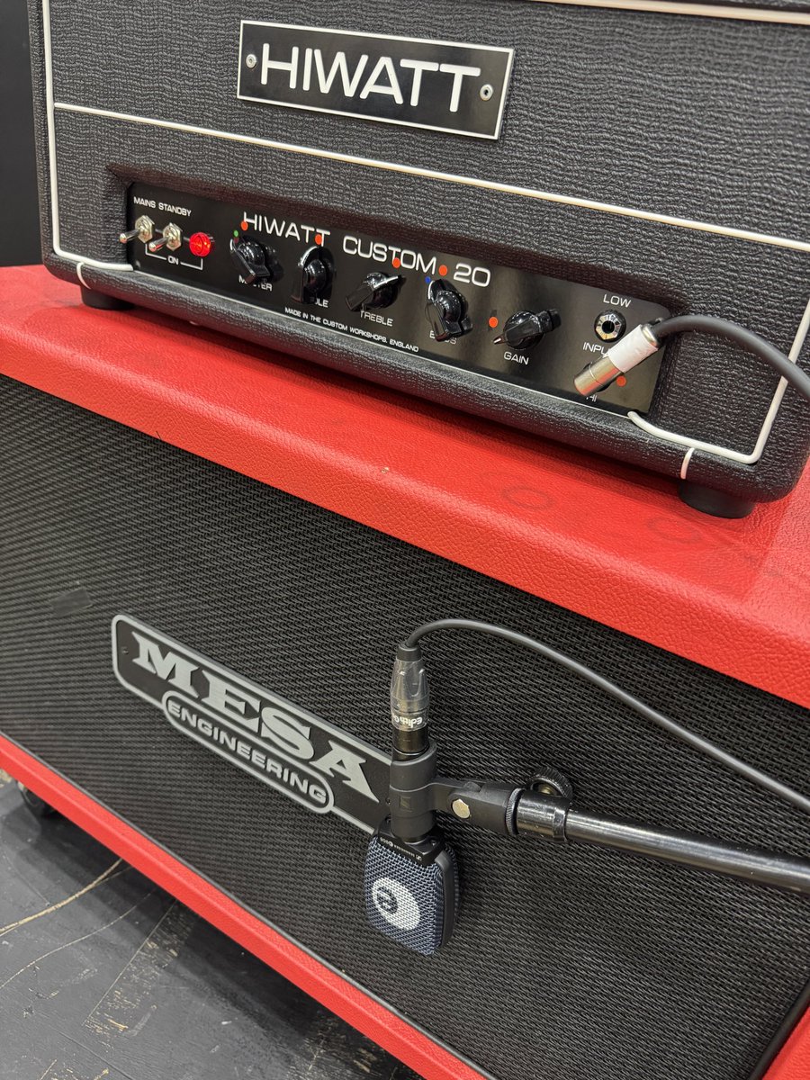 goro_oshima's tweet photo. 色々と試したわけじゃないけど、やはりHIWATTは素晴らしい。エフェクターで音を作るので、音圧のある超クリーンが良き。そしてキャビはクローズドが好き。

#HIWATT https://t.co/DBuEJA2YNo
