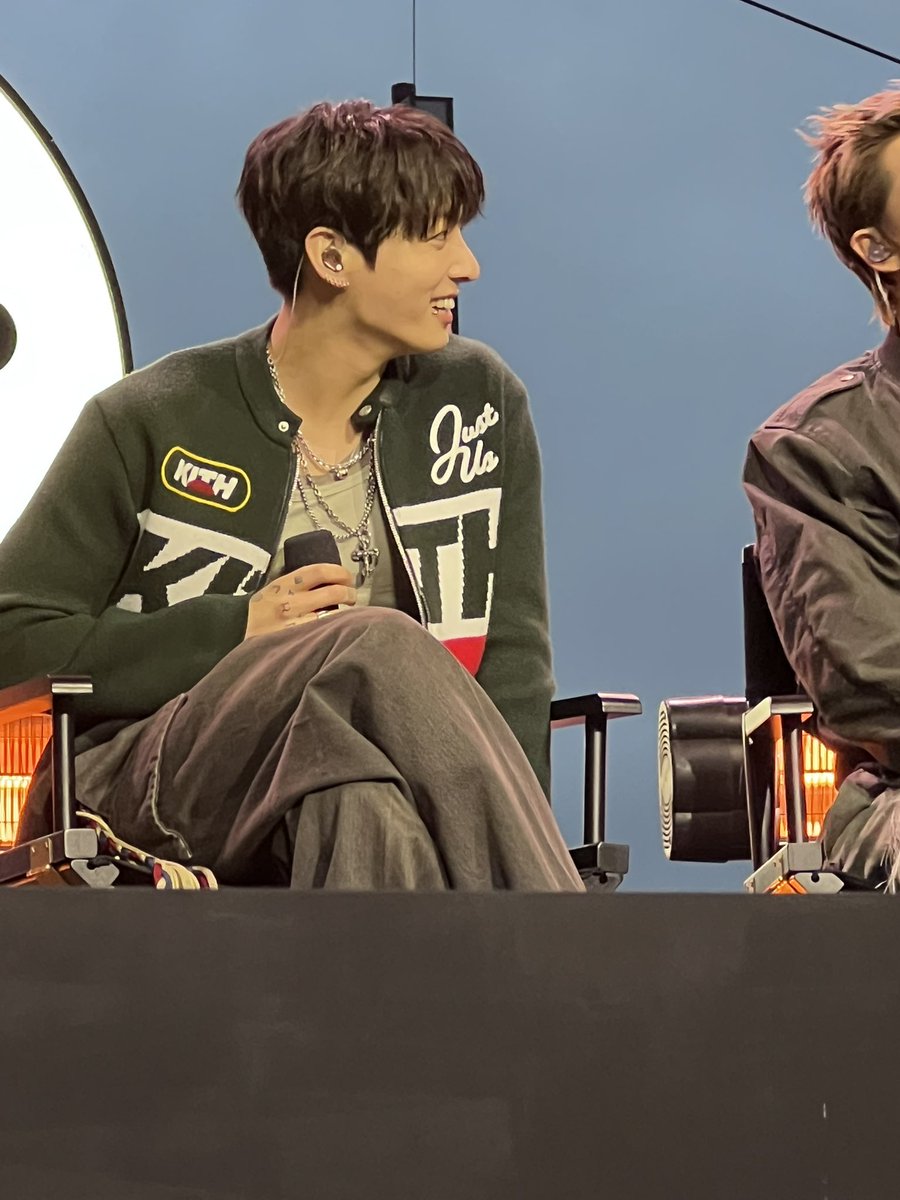 cay is seeing bts tweet media