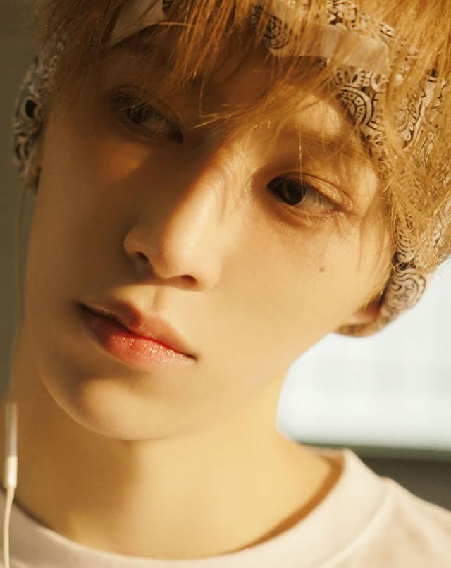 ［🎥］DICON公式SNS｜260325更新🆙

[DICON] 型にはまるな (アルノ)

澄んだ笑顔が陽の光とともに弾け、静寂を打ち破ります。古びた倉庫の粗いコンクリートの表面の上に、少年の自由な動きがまばゆい軌跡を描きます。その独舞は、一編の青春映画なのかもしれません。

#DRIVE_the_Youth

DICON