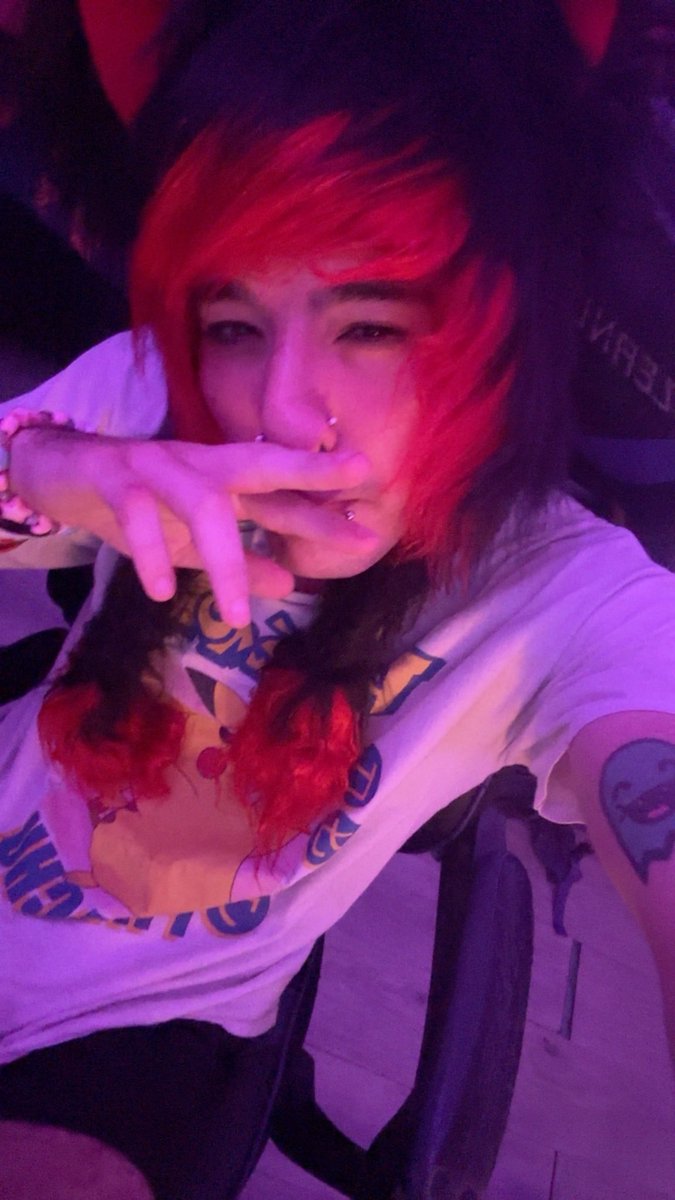 M0rbidkitty's tweet photo. Desperately need head pats and back rubs :33 #alt #scene #gym #emo https://t.co/l6eOL0hsBc