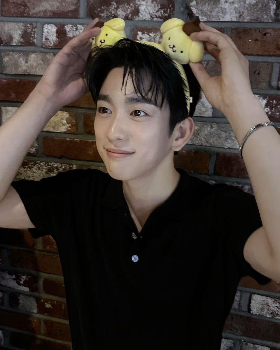 jinyoung tweet media