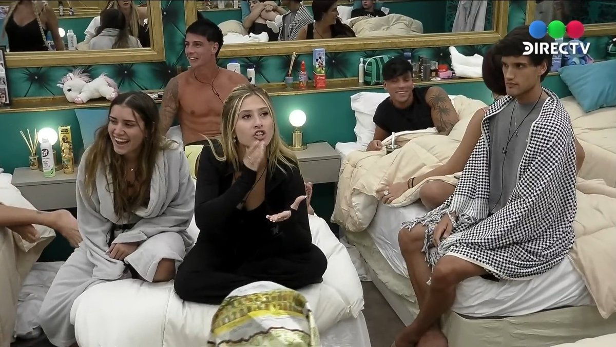 trolaniela tweet media