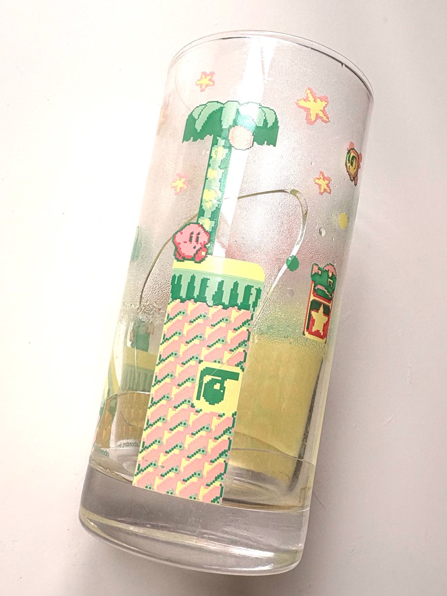 ９年使ってたカービィのグラスにヒビが入ってしまった😭