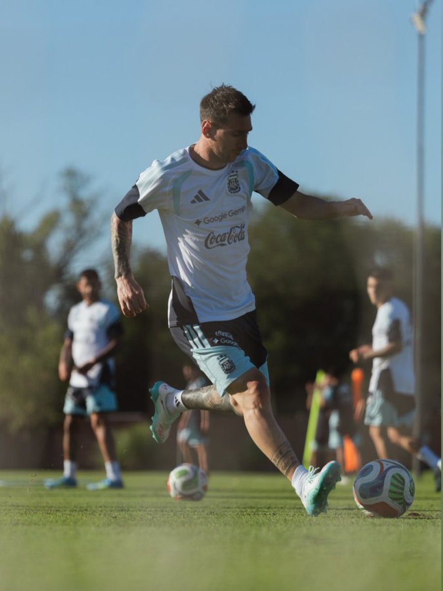 Loguito Fcb tweet media