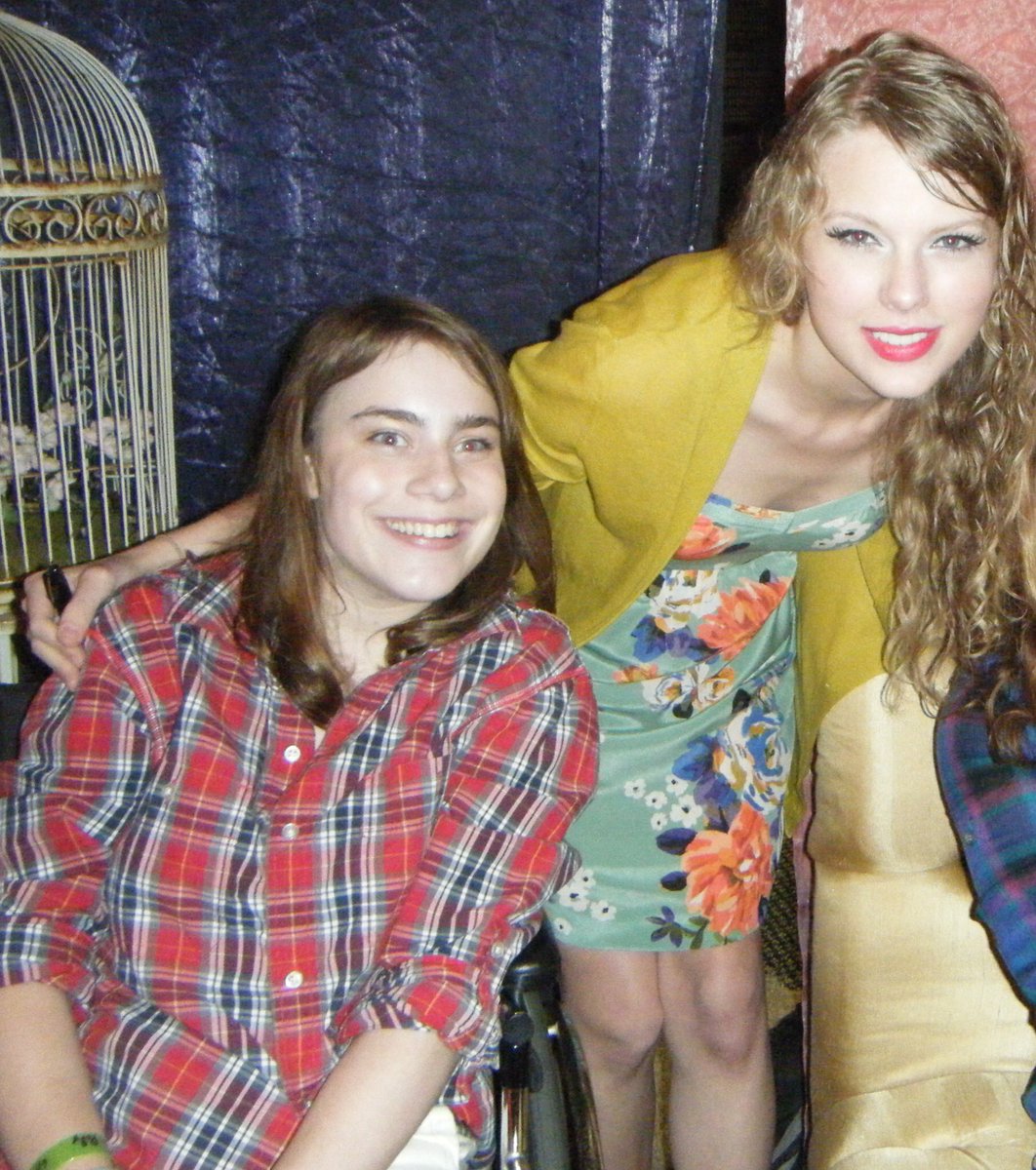 😘😘😘 tweet media