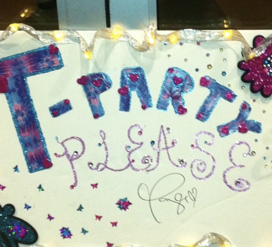 😘😘😘 tweet media