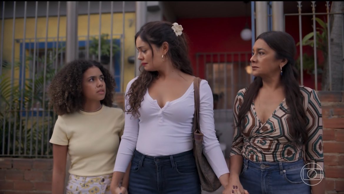 IMPOSSÍVEL NÃO SE ARREPIAR COM AS #TrêsGraças DE MÃOS DADAS NESSA CENA