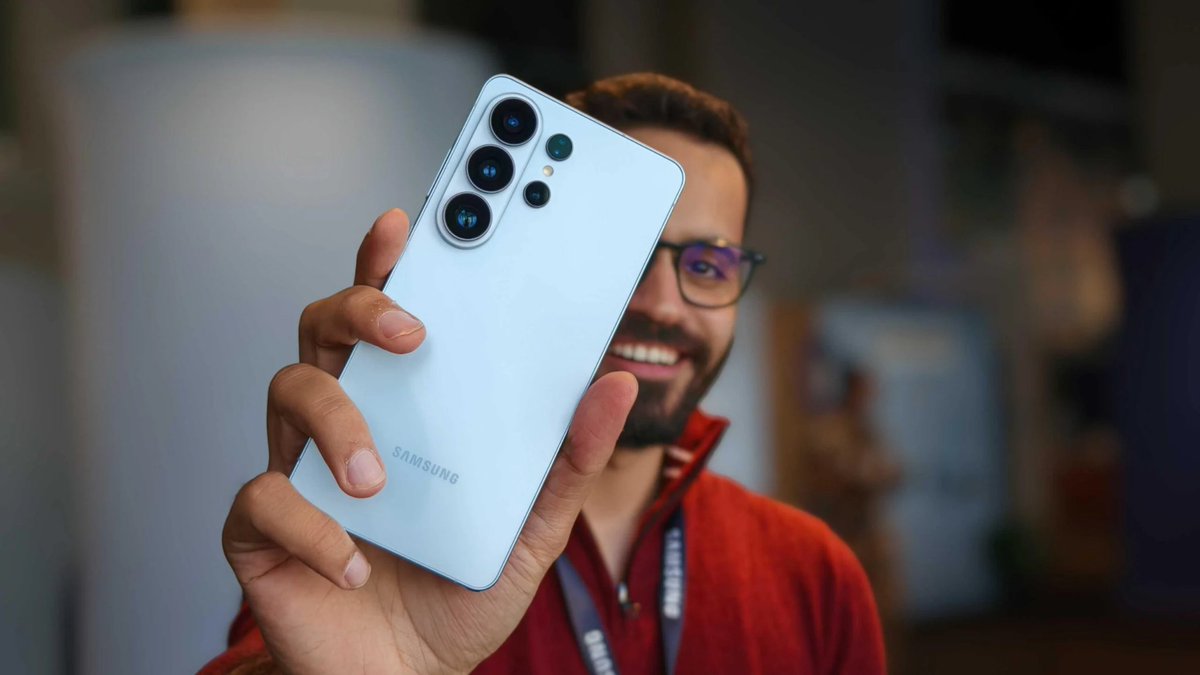 ProTech_daily's tweet image. Samsung S26 Ultra = best Android phone tested in 2026. But NO Qi2? In 2026?! Come on Samsung 😤 protechdaily.online/articles/samsu…

#GalaxyS26Ultra #Samsung #AndroidLife #TechTwitter