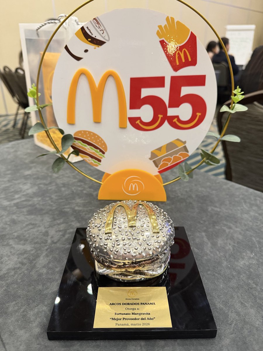 Fortunato Mangravita ganador como el MEJOR PROVEEDOR DEL AÑO de <a href="/mcdonaldspa/">McDonald’s Panamá</a> 🍔
Por ti Nonno, espero que estés orgulloso de nosotros desde allá arriba.🤍