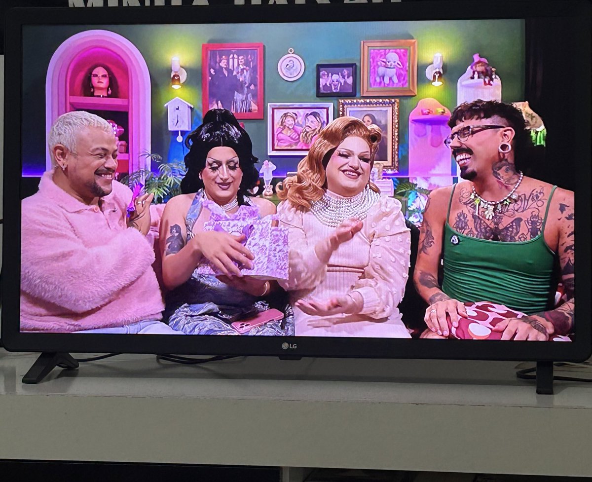 Assistindo elas provando ovos de Páscoa de la e, dessa vez, eu sem provar daqui 🤧✊🏼 melhores vídeosssss
<a href="/DivaDepressao/">Diva Depressão</a> <a href="/canaldragbox/">DRAGBOX 📦</a>