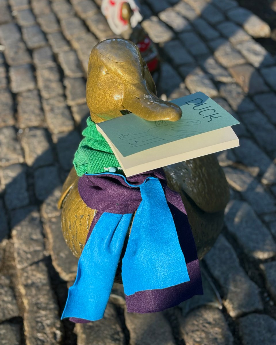 Staircase Books tweet media