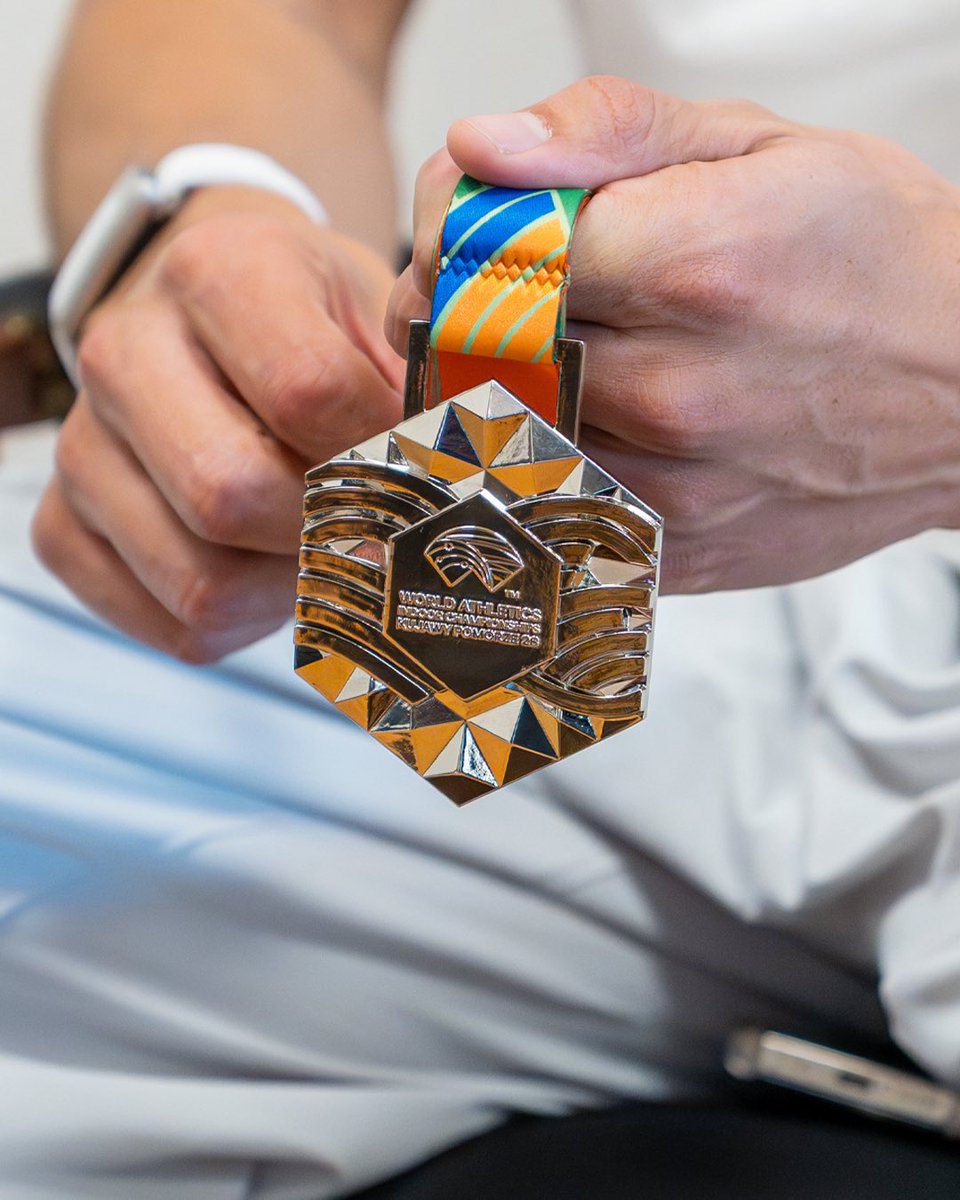 conadeoficial's tweet photo. Apenas hace unos días ganando una medalla histórica para México 🥈Gracias por tu visita Erick Portillo, me alegra mucho el poder compartir este momento contigo 👏🏻🇲🇽 https://t.co/mpOf37uW36