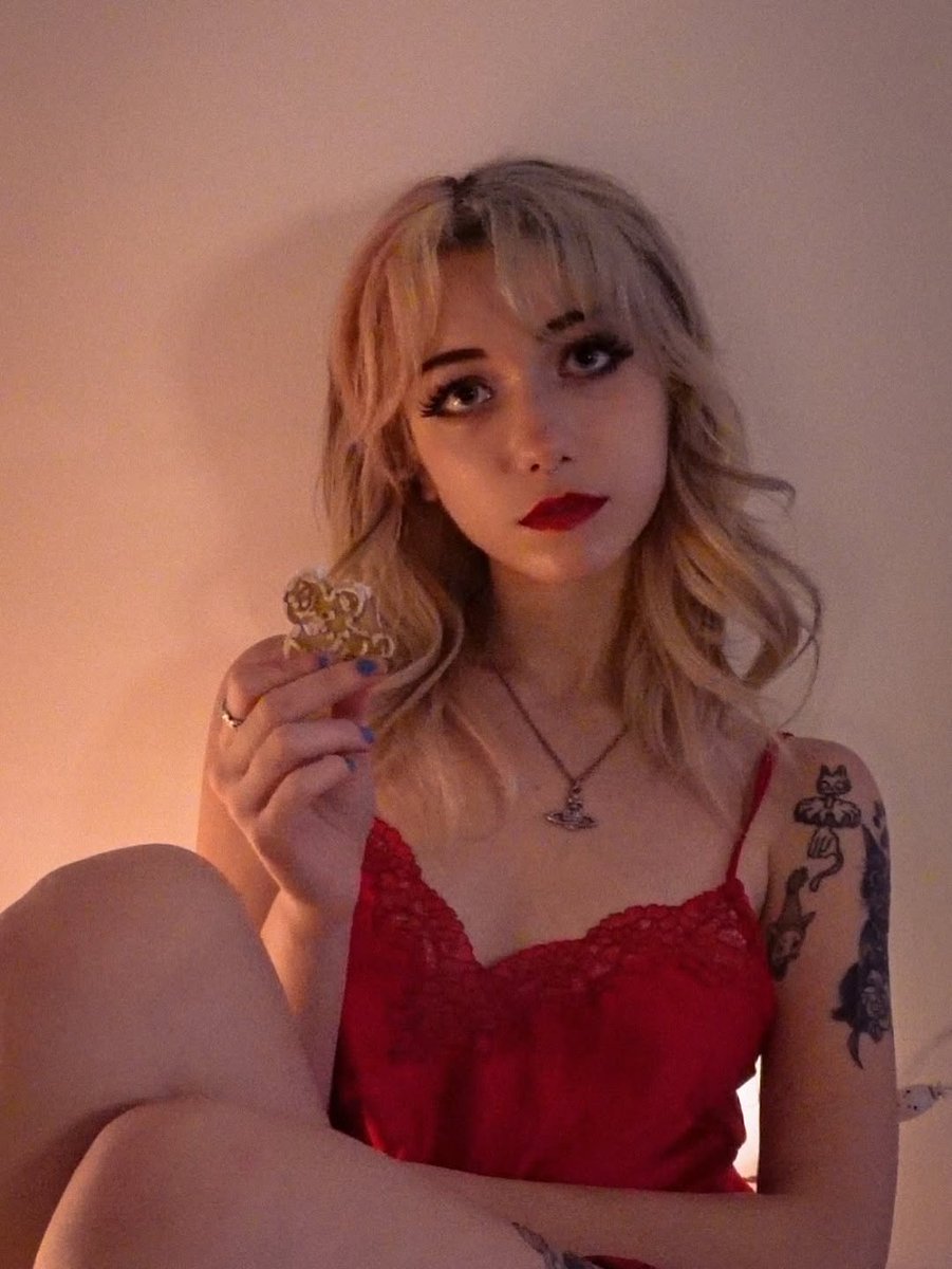 iluvmeww885's tweet photo. Merry chRIZZmas aha ha 🫦 https://t.co/O51JKwfUdR