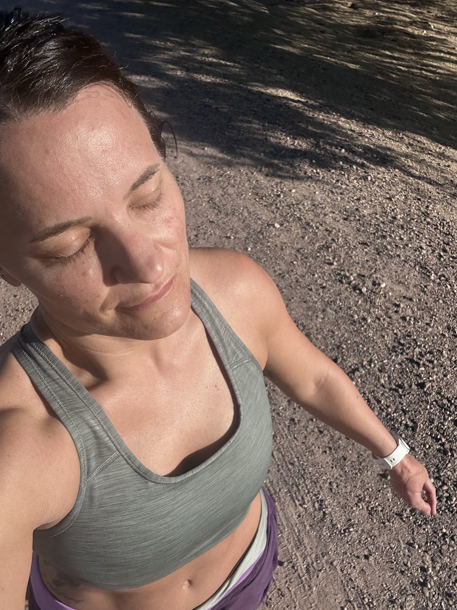 BethMVos's tweet photo. I discovered I’m solar charged! Love me some 100 degree heat☀️ Getting some great miles in🫶 https://t.co/UUSTdtFFe1