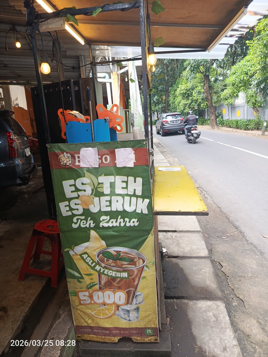CatatanSi_YP's tweet photo. Assalamualaikum warga Jagakarsa dan sekitarnya..

Guys tolong bantu donggg, cuma 73 hari doang pleaseee (kecuali hari Selasa yaa)

Larisin dagangan aku, per hari 20 cup.. https://t.co/v20toTTMcY