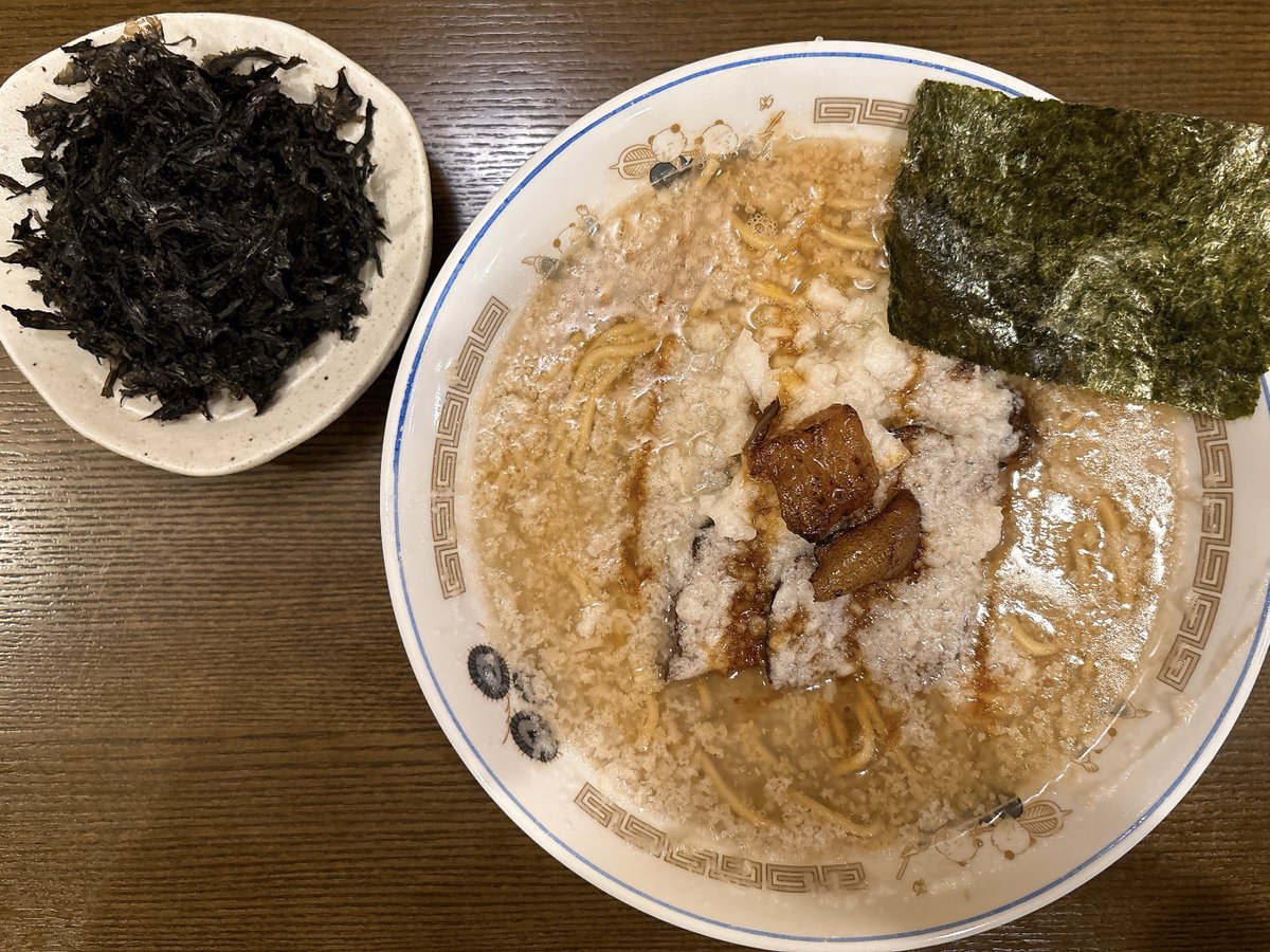 そら亭
初めてストレート麺で食べたけど美味しかった！