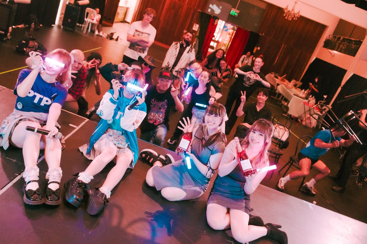 Did you enjoy our drinks? Thank you for coming to NEON LOUNGE! 🥂🎶

Some girls who looked like <a href="/patopi_info/">patopi_info</a> were also there...

-----

Thanks for coming to our early April Fools live! Let's keep going!!