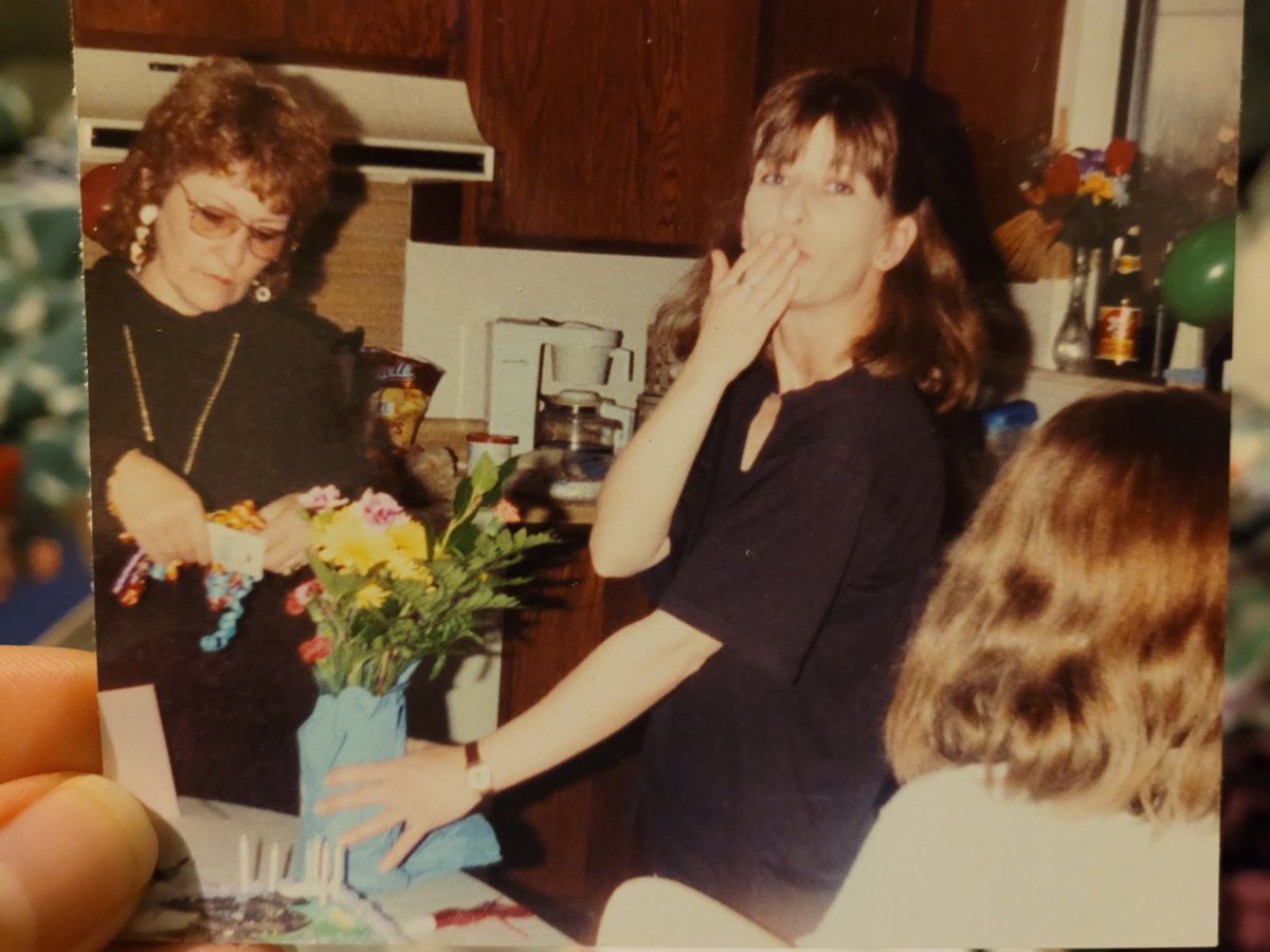 xaprylshowersx tweet media