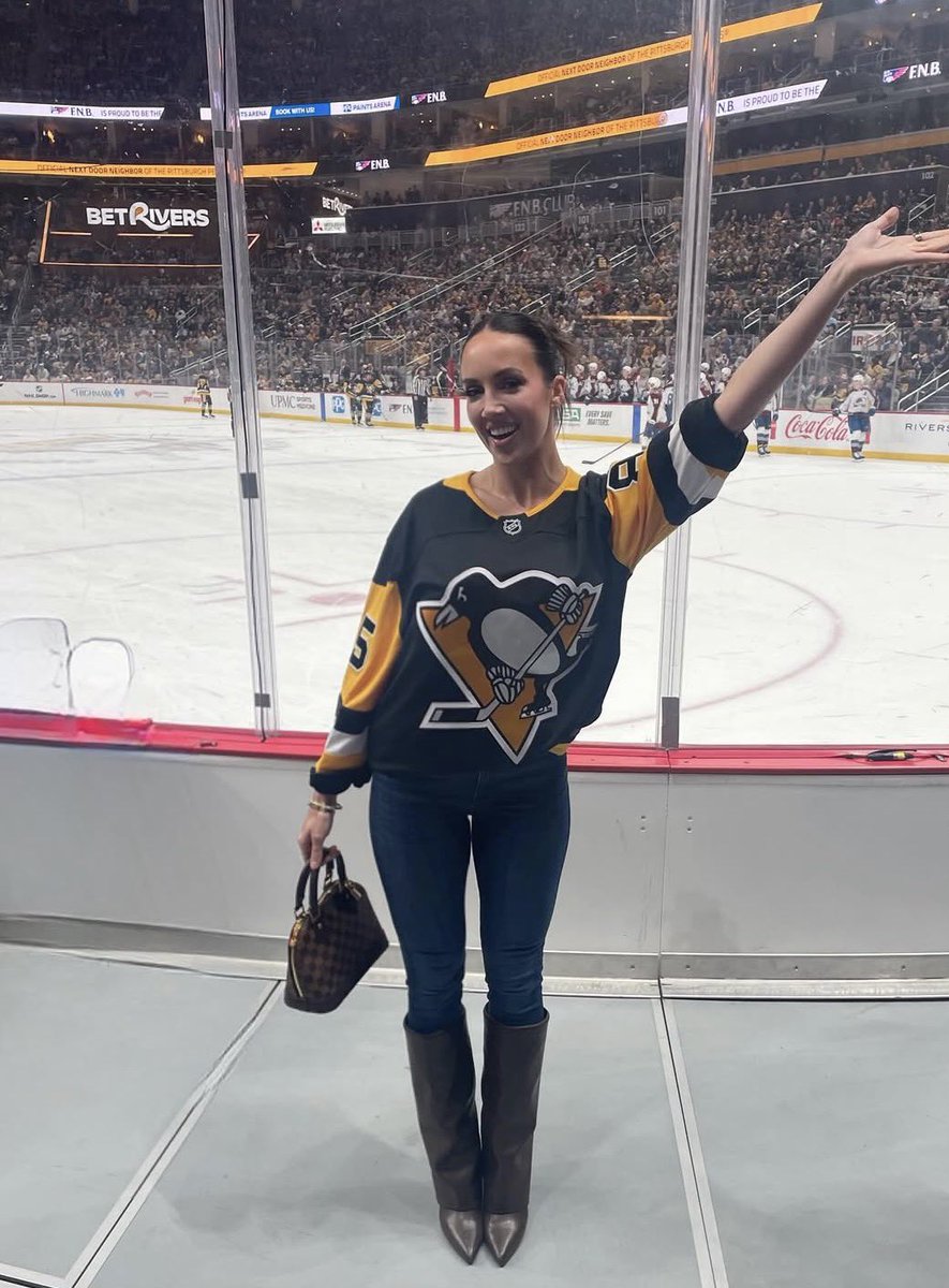 𝐂𝐡𝐞𝐥𝐬𝐞𝐚. • not @ImChelseaGreen. ᥫ᭡ tweet media