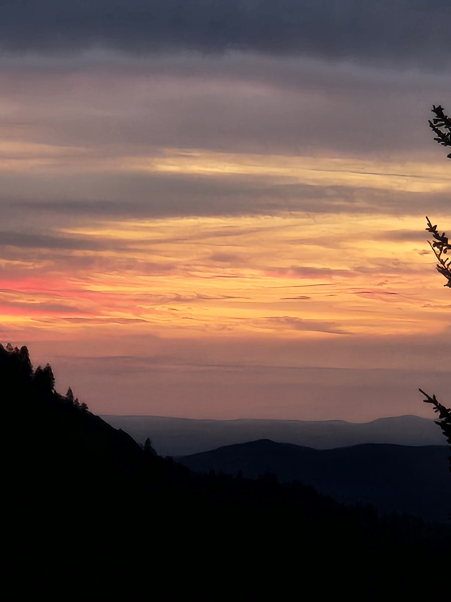 TL2point0's tweet photo. Sunset over the Great Smoky Mountains https://t.co/jhx4mKQRlH