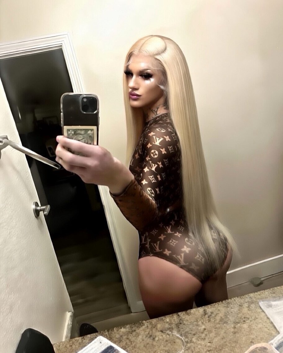 Pinky ✨ tweet media