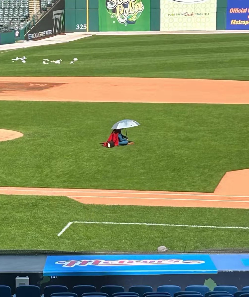 ᜊ⋆˚✿˖° tweet media