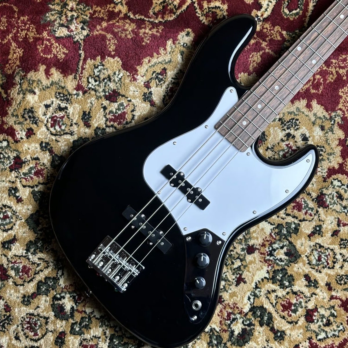 shima_sendai's tweet image. 【 #ベース 】

これからベースを始めるビギナーベーシストさんにもオススメ！な #Laidback のベースをご紹介✨

シンプルな操作性と、様々なジャンルを楽しめるサウンドの幅が魅力的な子です🥰

買ったは良いけれど、、な不安な点はビギナーズ倶楽部で解決しちゃいましょう👍
shimamura.co.jp/shop/sendai/ar…