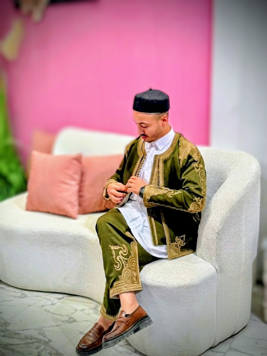 𝐄𝐢𝐝 𝐌𝐮𝐛𝐚𝐫𝐚𝐤 𝐄𝐯𝐞𝐫𝐲𝐨𝐧𝐞 ✨️
عيد فطر مبارك 💚🌚
                                                   📍#الملكة 📸🎁
#عيد_الفطر #احمد_بازامه
#EidMubarak #Ahmedbazama