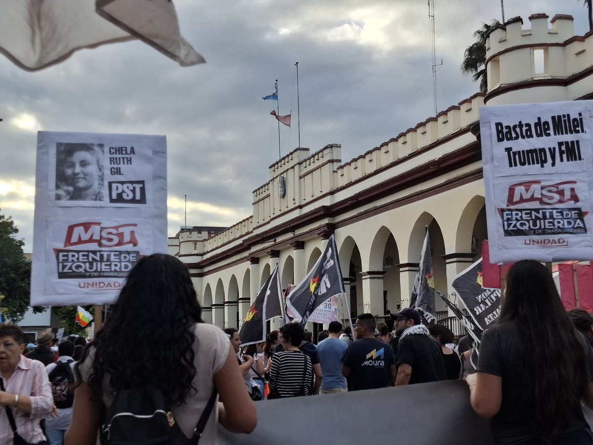 Andre_Villegas1's tweet photo. ⭕️A 50 años del golpe seguimos luchando en las calles contra la impunidad de ayer y hoy.

💥Ante un gobierno de fachos y negacionistas es  momento de la mayor unidad en las luchas para aplastar a la ultraderecha.

✊🏽Ni en Argentina, ni en Palestina
Genocidios Nunca Más! https://t.co/GotS9BnpEw
